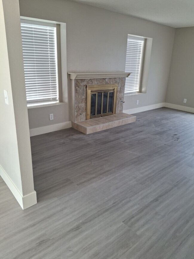 Building Photo - 126 Elegante Way