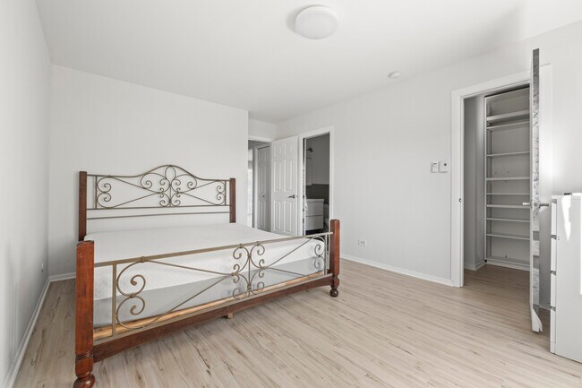 Building Photo - 201 N Waters Edge Dr