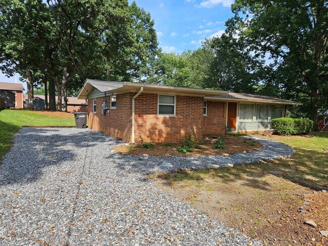 Building Photo - Statesville - 3BR / 1BA