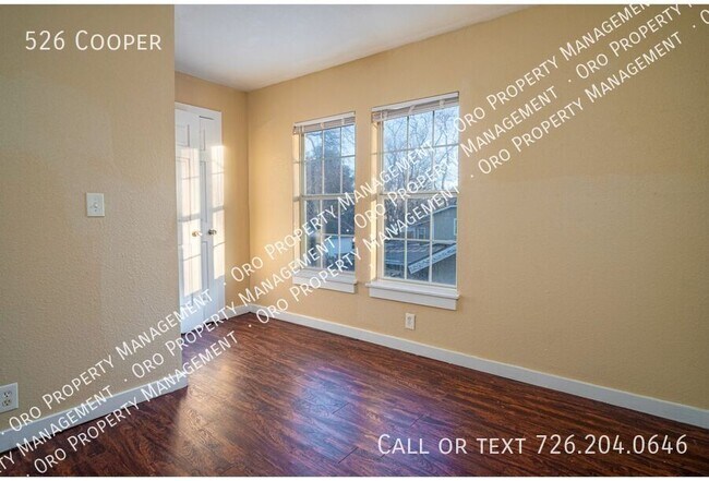 Building Photo - 526 Cooper-