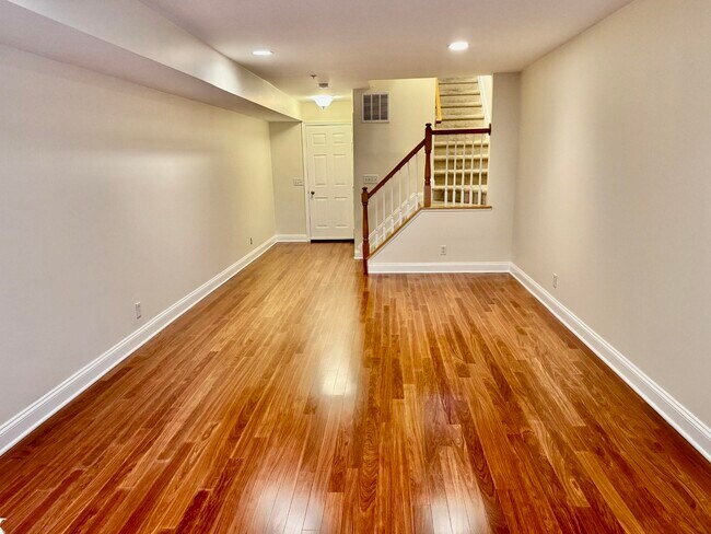 Building Photo - 145 Blue Heron Dr