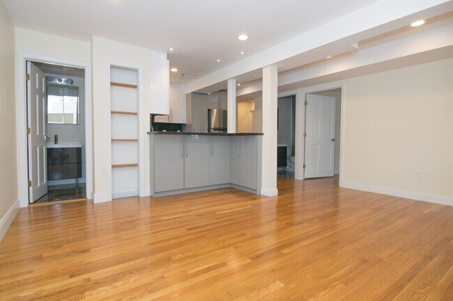 Building Photo - 1805 Beacon St