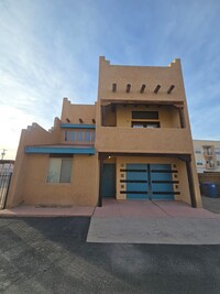 Building Photo - Gorgeous Custom Townhome