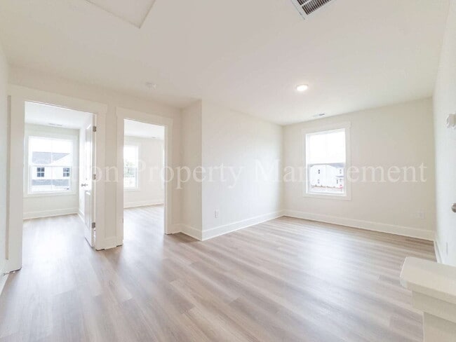 Building Photo - 29 W Pioneer Wy