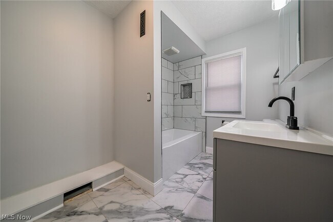 Building Photo - 17005 Mapleboro Ave