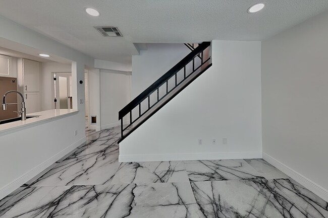 Building Photo - 8212 Citrus Chase Dr