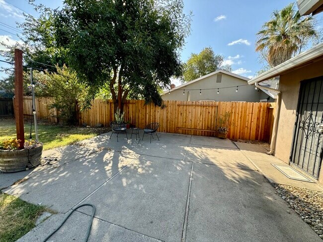 Building Photo - Charming 3-Bedroom Home in North Highlands...