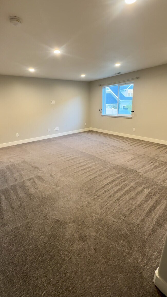 Building Photo - 169 E Ridgeline Wy