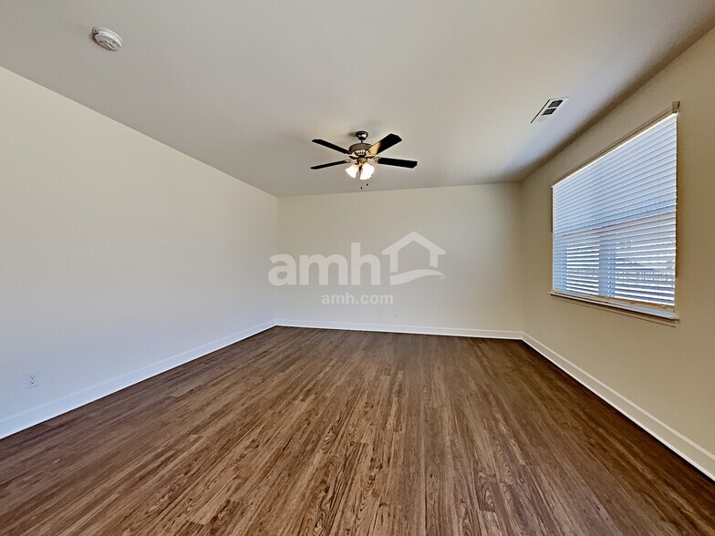 Building Photo - 4937 Chutney Dr