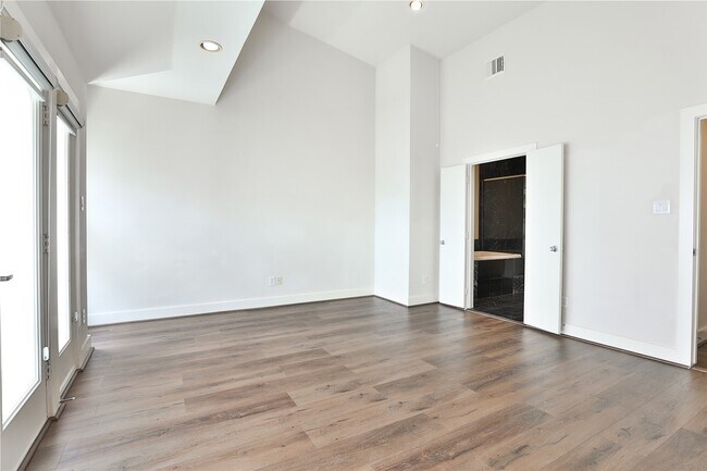 Building Photo - 4706 Austin St