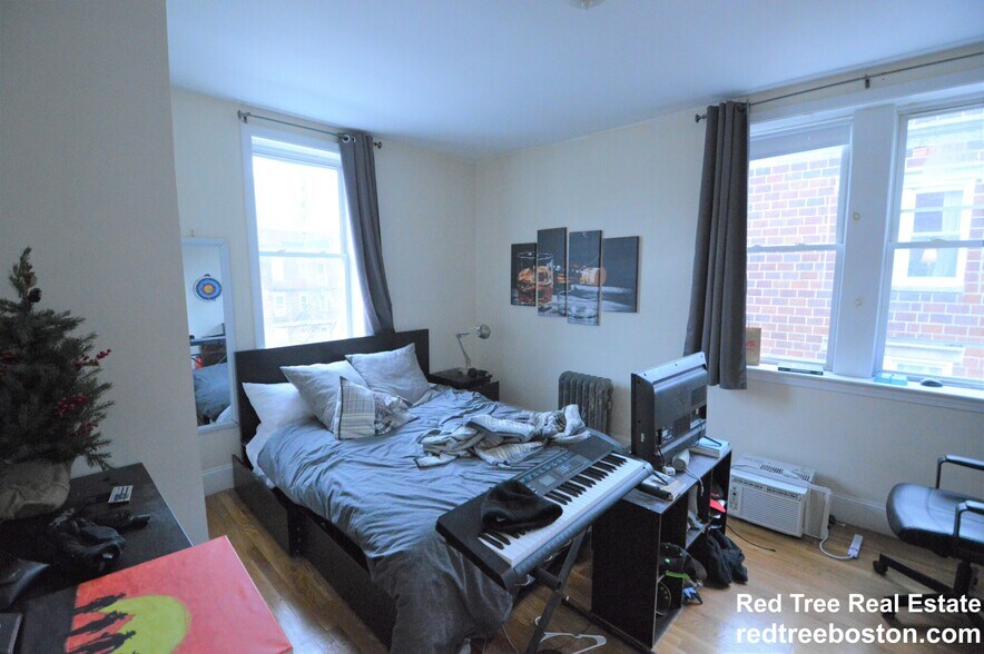 Building Photo - 60 Egmont St