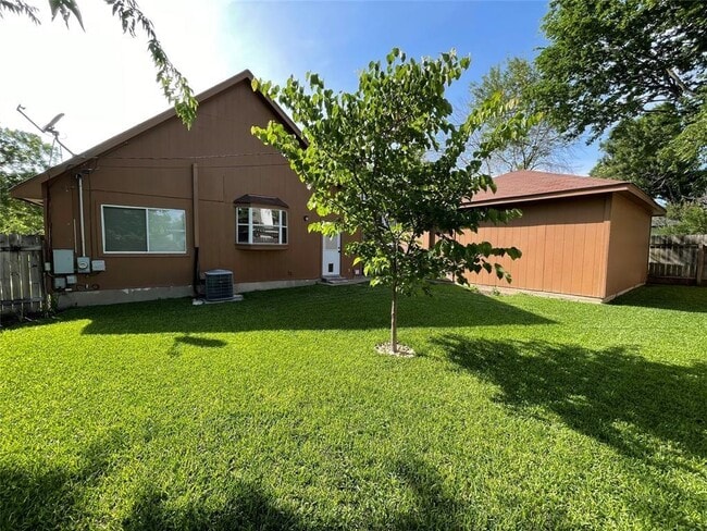 Building Photo - 16917 Ardisia Dr