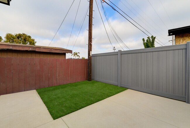 Building Photo - 5142 Los Robles Dr