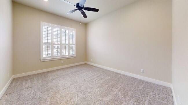 Building Photo - 2405 Vineyard Dr