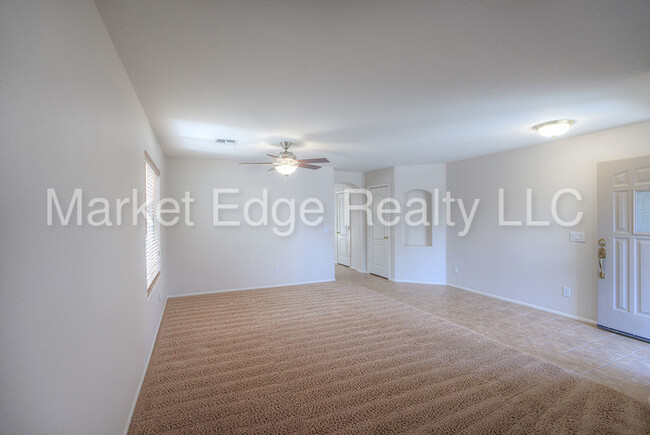 Building Photo - 3Bed/2Bath at Bell and Sarival! $399 MOVE-...