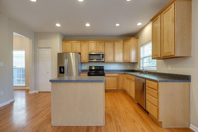 Building Photo - 3594 Armada Dr