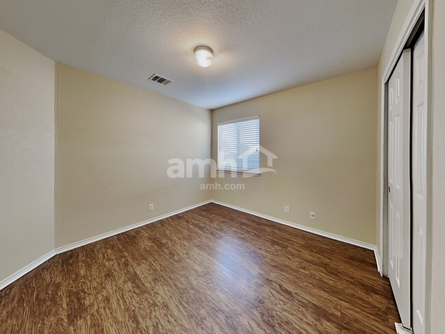 Building Photo - 2135 Wiltshire Dr