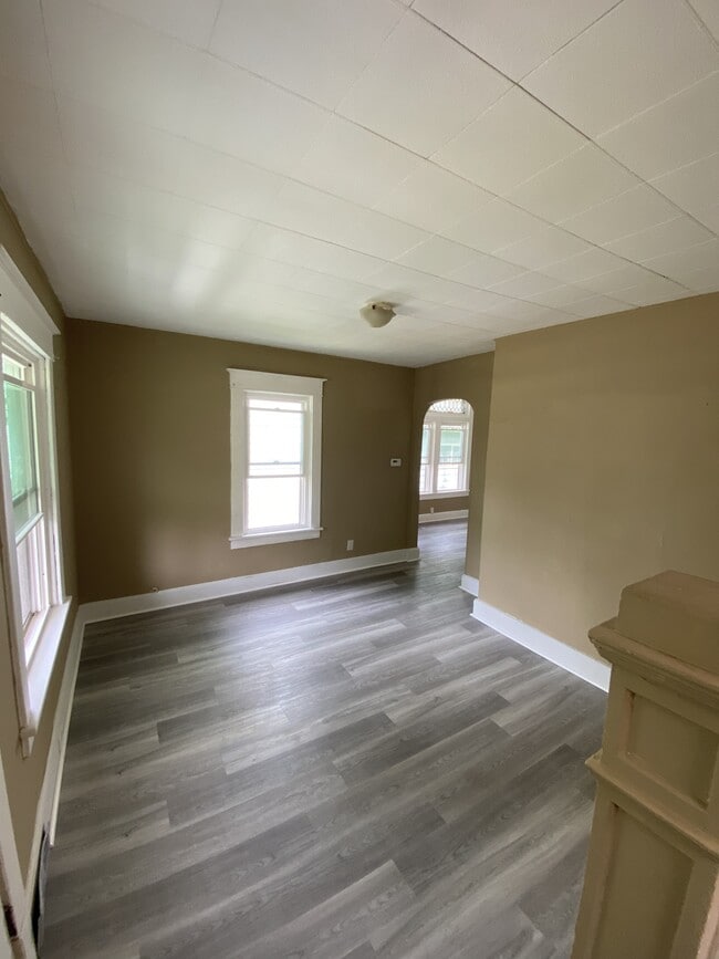 Building Photo - 285 Malleable St