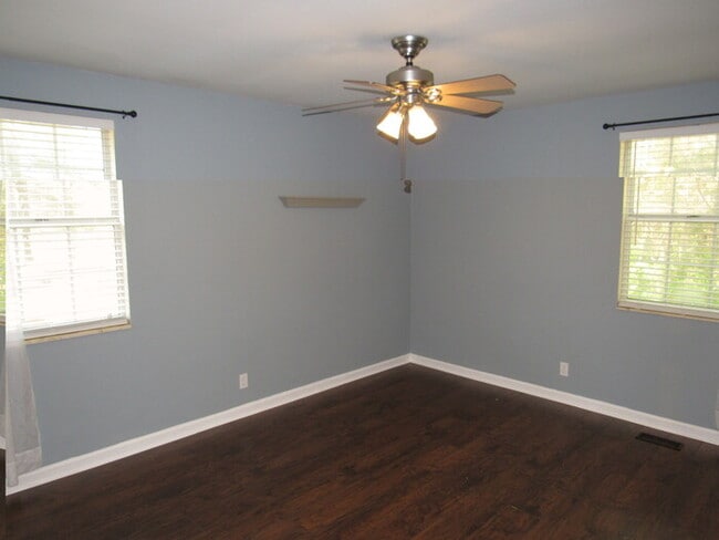 Building Photo - 4 bedroom home w/ walking trail to Percy P...