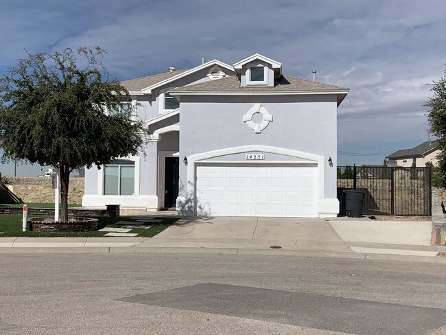 Building Photo - 14251 Desert Bush Dr