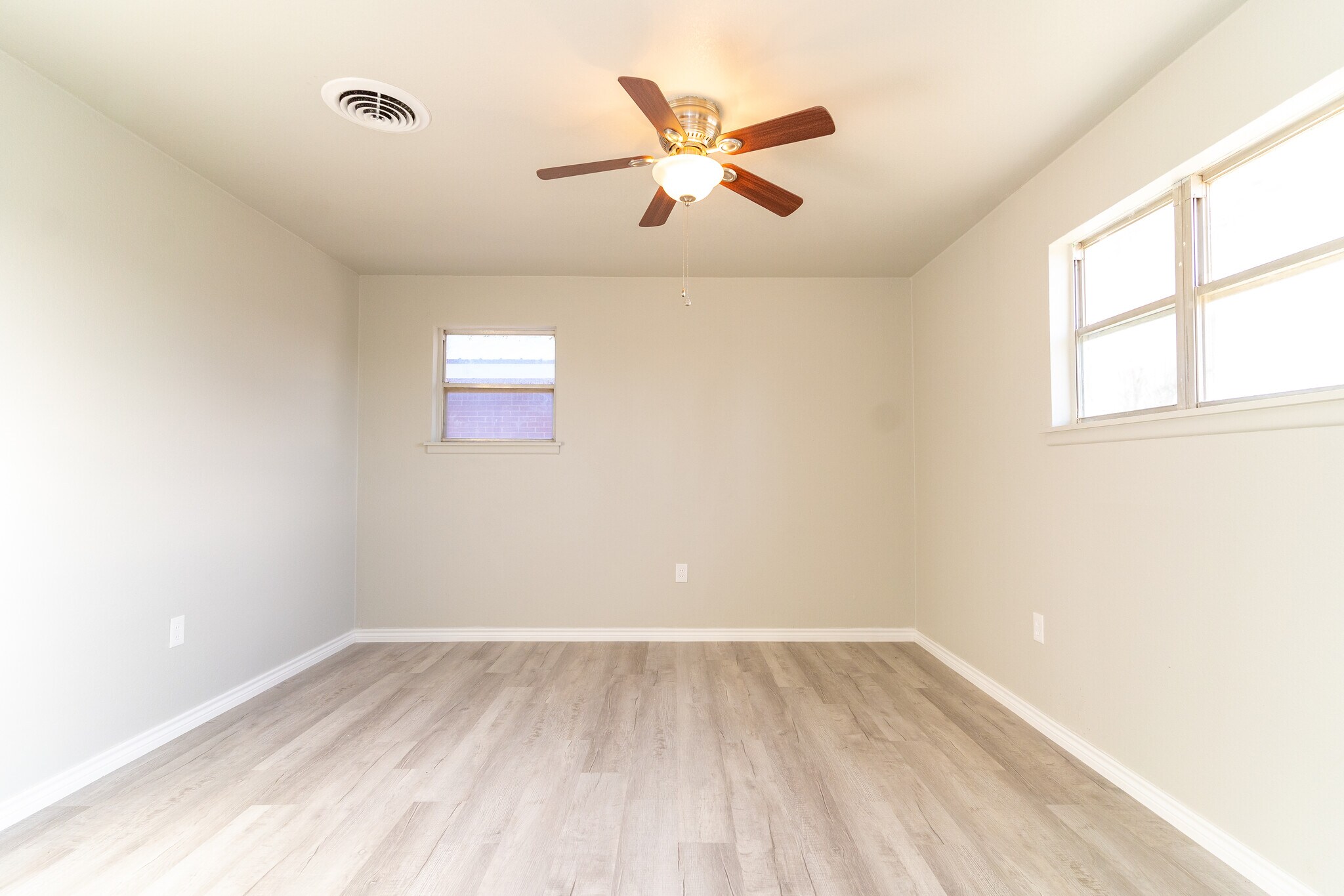 Building Photo - 1416 Tulip Ln