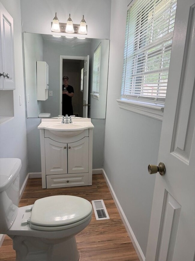 Building Photo - 3BR Rental in Quiet Fort Oglethorpe Neighborhood – Minutes from Battlefield Parkway & Chickamauga...