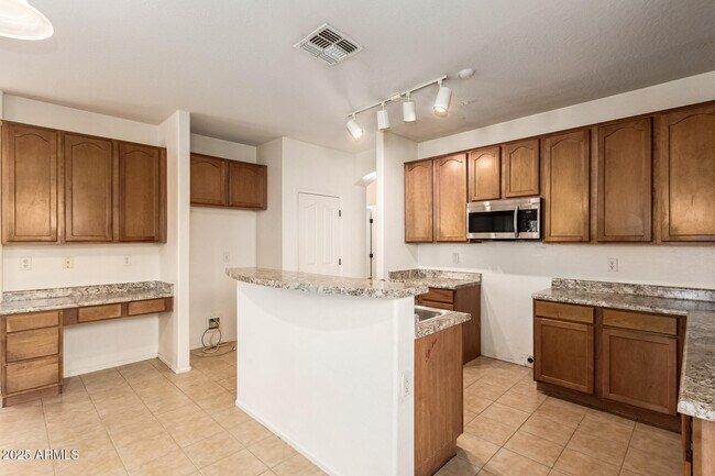 Building Photo - 3047 S 257th Ave