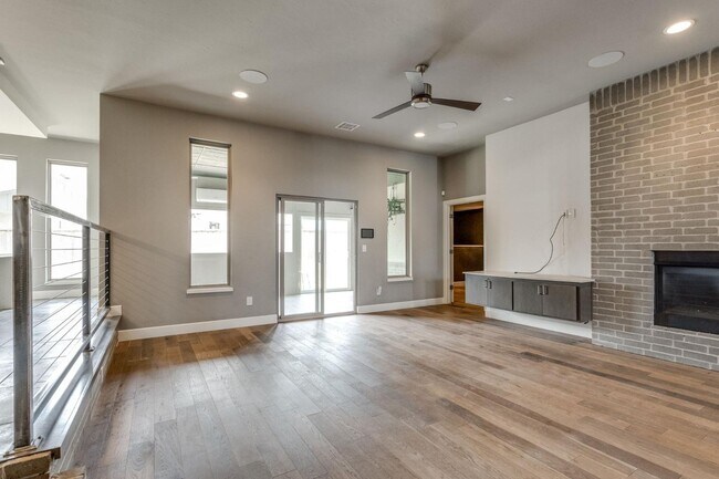Building Photo - 2125 Heavenly Dr