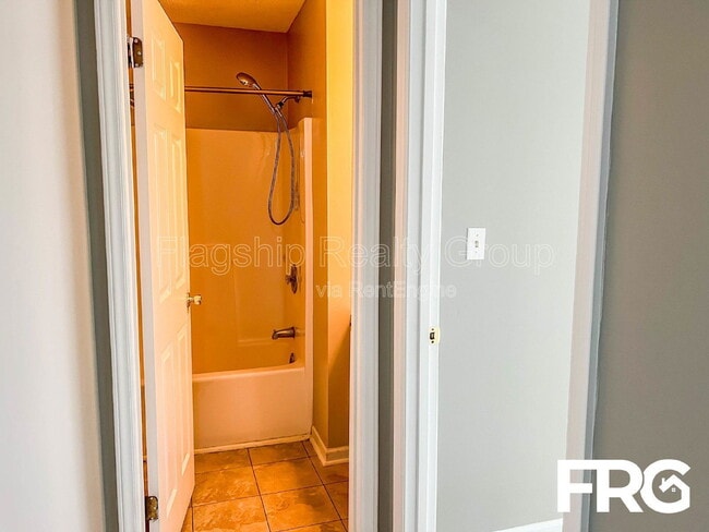 Building Photo - 100 Kristin Dr