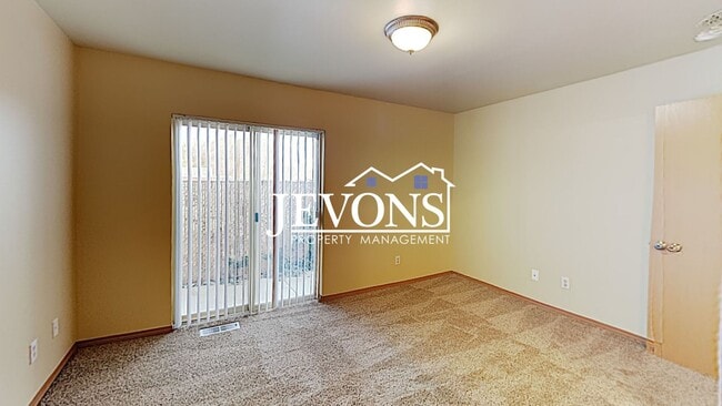 Building Photo - Charming home just steps from transit, par...