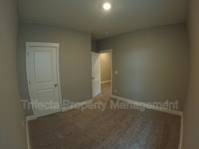 Building Photo - 1938 Raindrop Dr