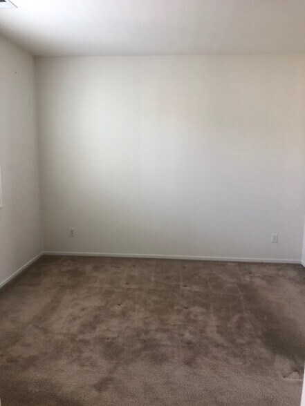 3rd Floor Master Bedroom - 315 Royal Gln