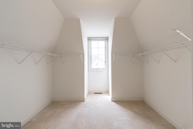 Building Photo - 17 Landon Way