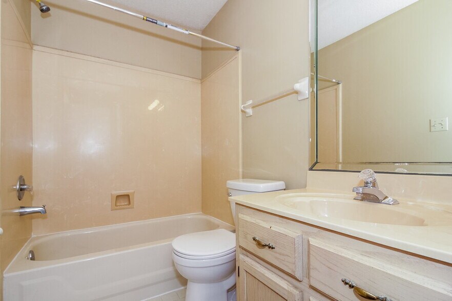 Building Photo - 2184 Stone Stream Dr