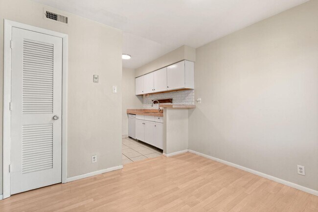 Building Photo - 1601 Pennsylvania St NE