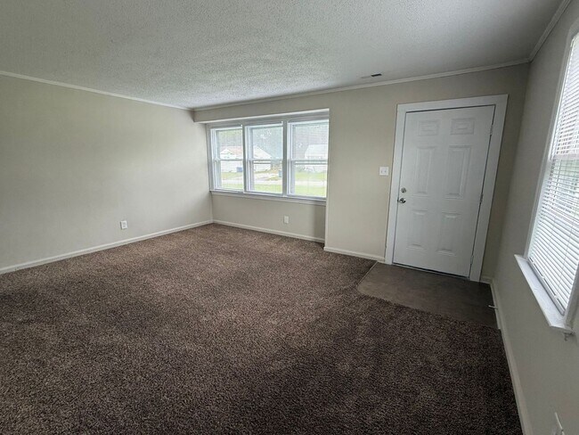 Building Photo - Nice 2 bedroom, 1 bath Duplex located in N...