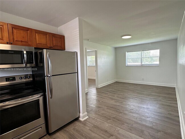Building Photo - 5661 SW 36th Ct