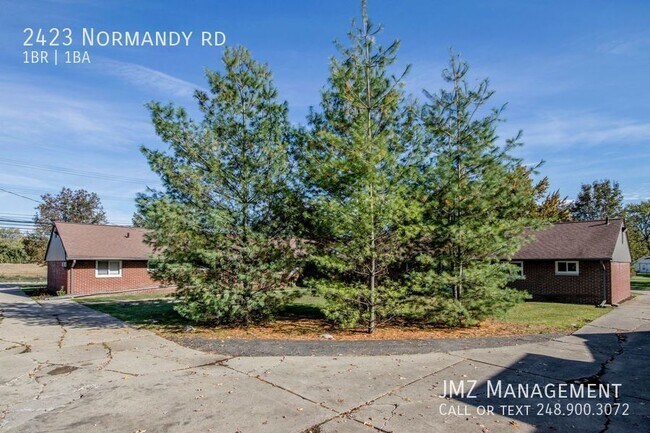 Building Photo - COMPLETELY UPDATED BEAUTIFUL RANCH STYLE P...