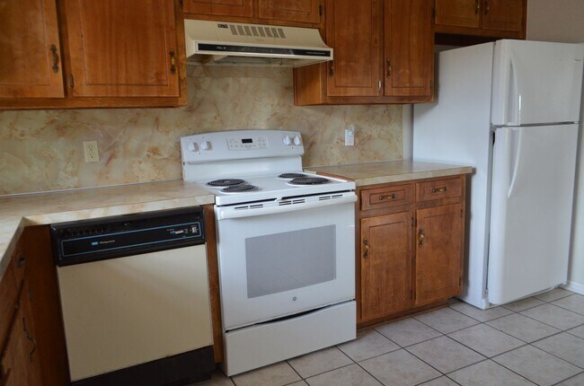 Building Photo - 201 Horseshoe Dr
