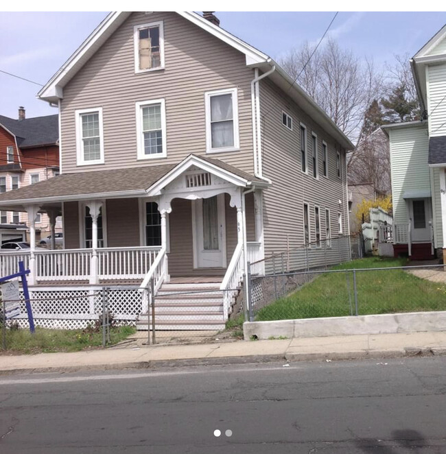3br 1 ba - 91 Wolcott St