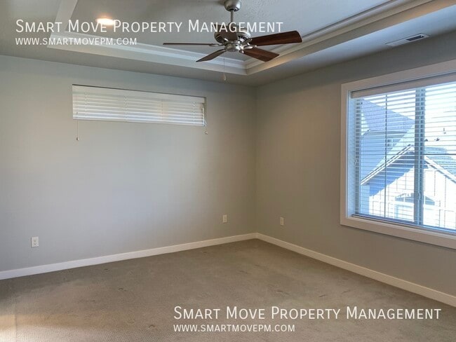 Building Photo - 3240 E Thoroughbred Ln