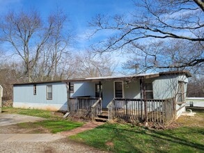 Building Photo - Quiet home close to Asheville