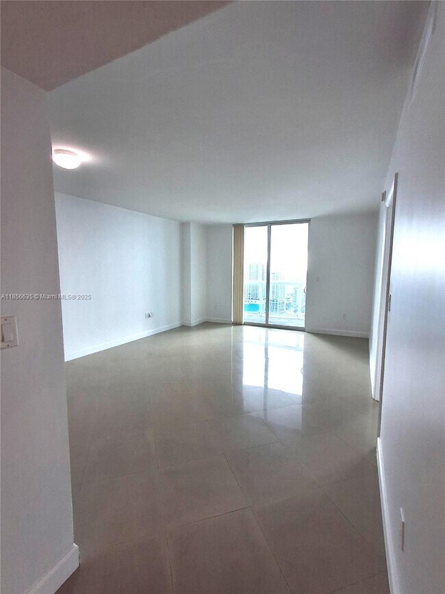 Building Photo - 1800 N Bayshore Dr