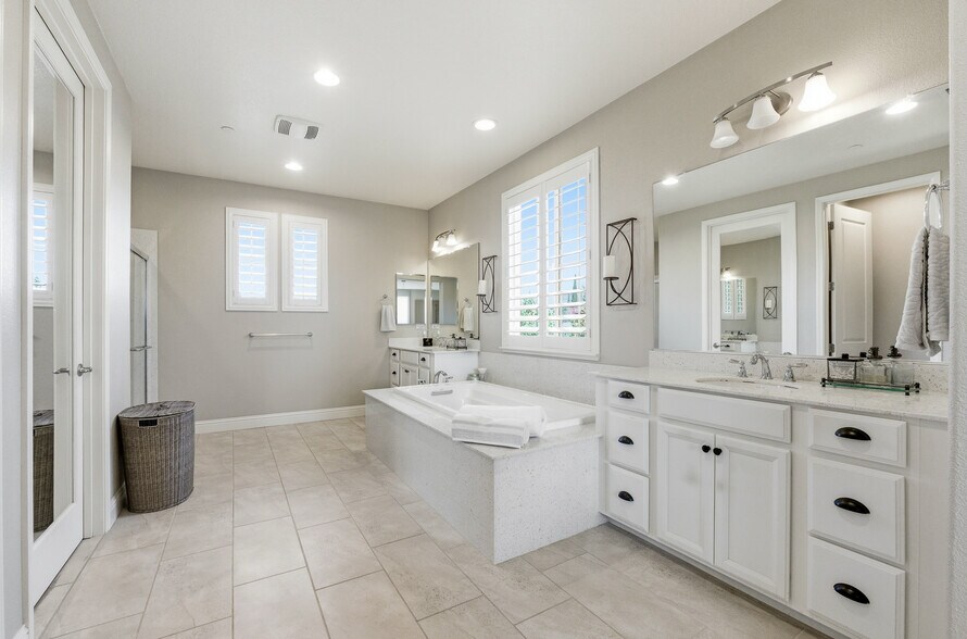 Building Photo - 3528 Ruby Pl