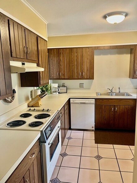 Building Photo - 200 Hamilton Oaks Dr