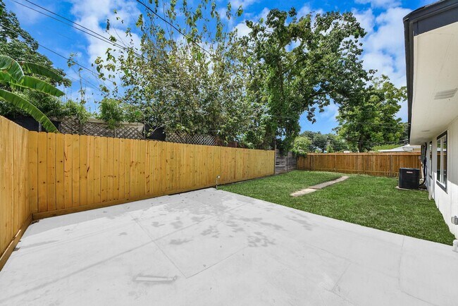 Building Photo - 1503 Locklaine Dr