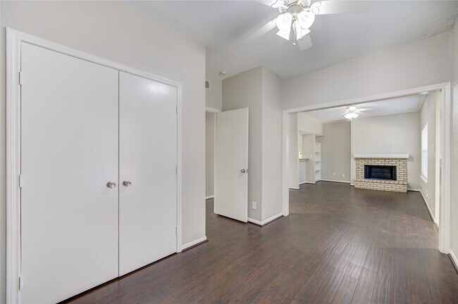 Building Photo - 726 Bering Dr