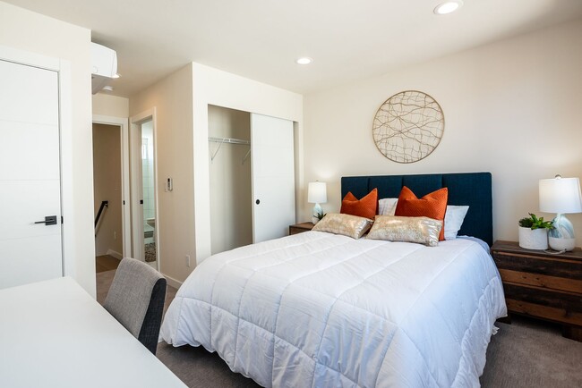 Building Photo - Ballard Townhouse