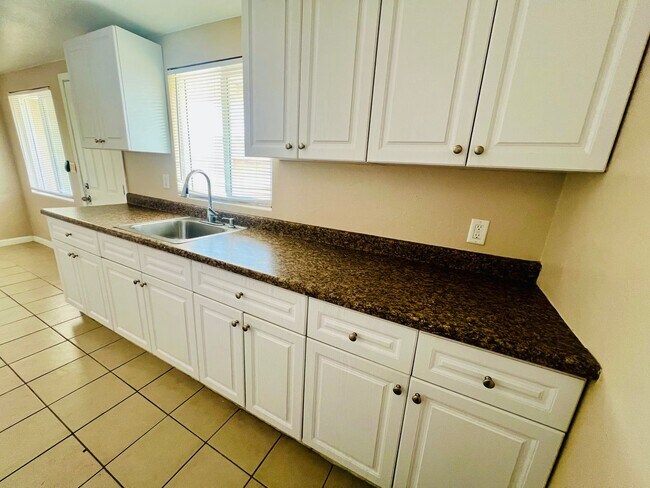 Building Photo - 15643 Sueno Ln