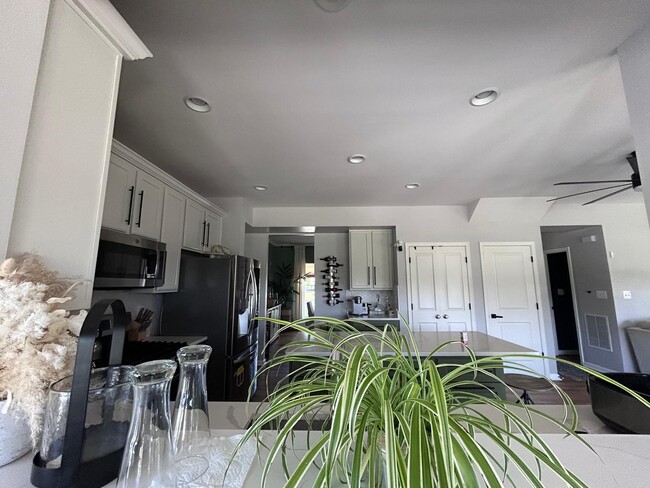 Building Photo - 75 Livie Ln